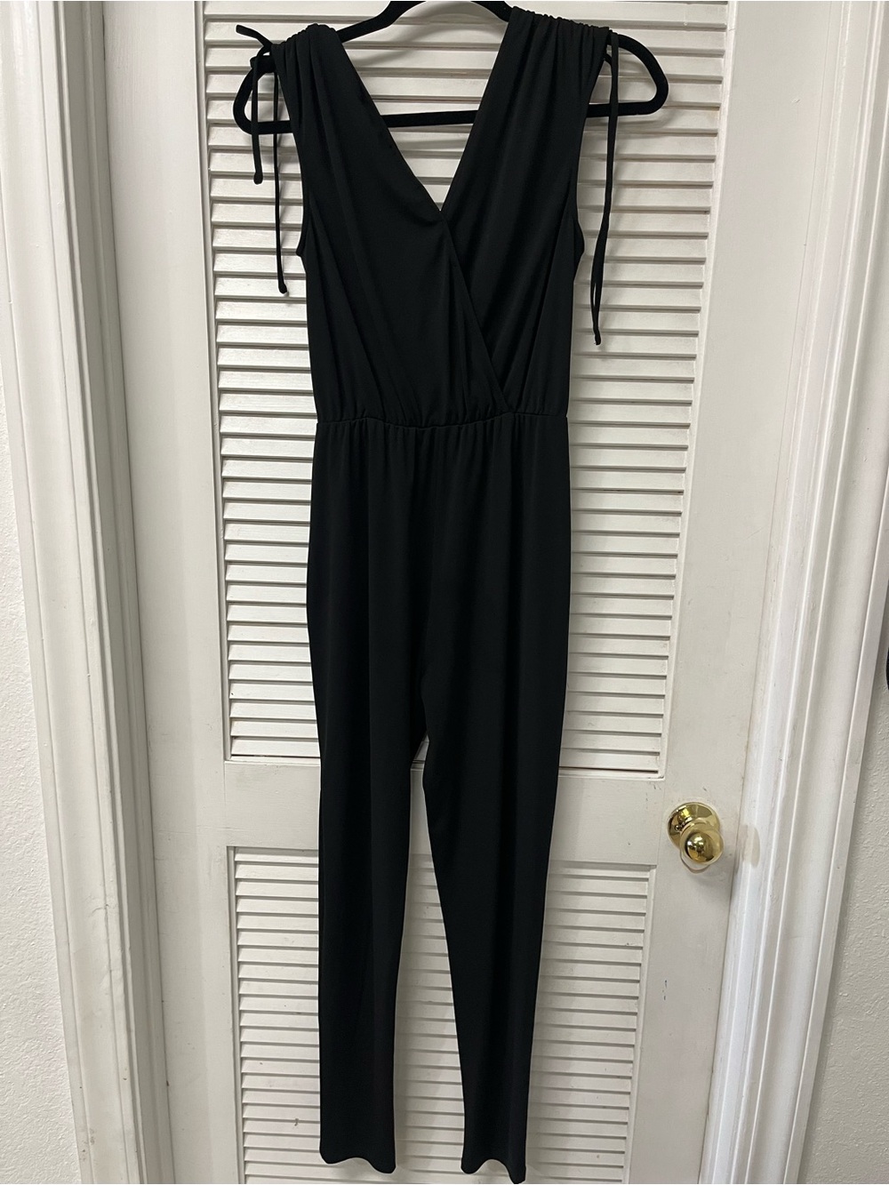VERSONA XS Classic Black Sleeveless V-Neck Jumpsuit